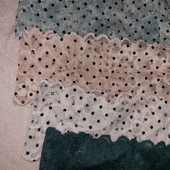 New VS lace thong size XS - Picture 2 of 11